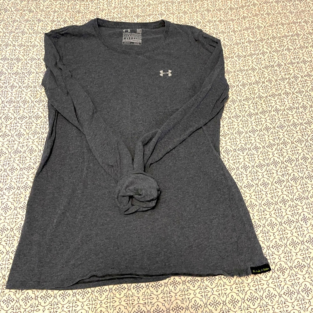 Sz medium gray long sleeve tee